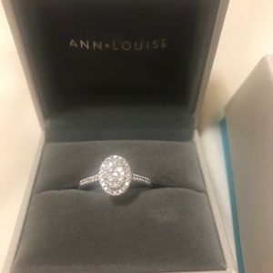 Ann Louise Oval Diamond Cluster Ring in 10K White Gold (0.40ct tw) size 9